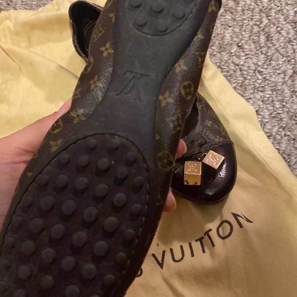 lV flat shoes like new - Picture 3 of 5
